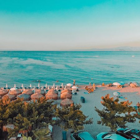Aleksia Seaside Deluxe Apartment Пефкохори Екстериор снимка