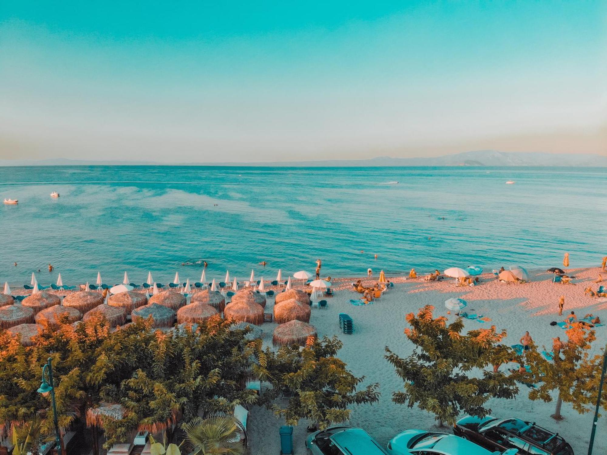 Aleksia Seaside Deluxe Apartment Пефкохори Екстериор снимка