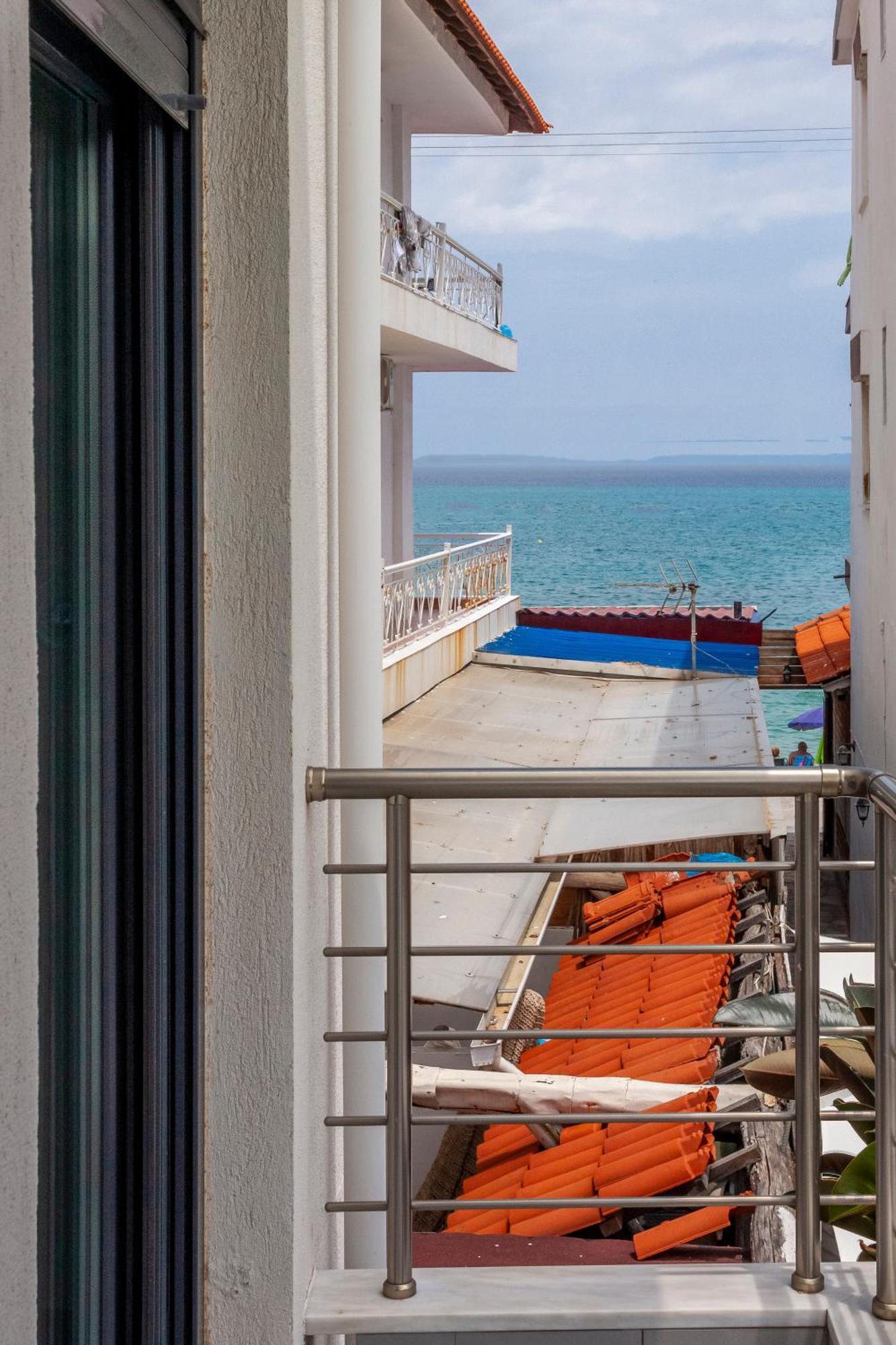 Aleksia Seaside Deluxe Apartment Пефкохори Екстериор снимка
