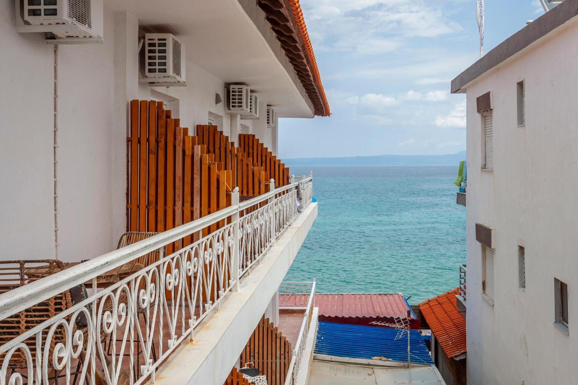 Aleksia Seaside Deluxe Apartment Пефкохори Екстериор снимка